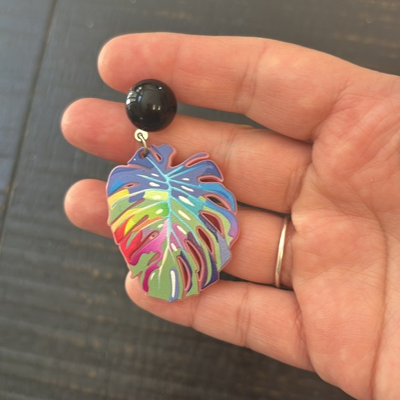 🎈4 LISTINGS FOR $20!! Colorful Plant Leaf Earrings with Black Studs. - Picture 2 of 5